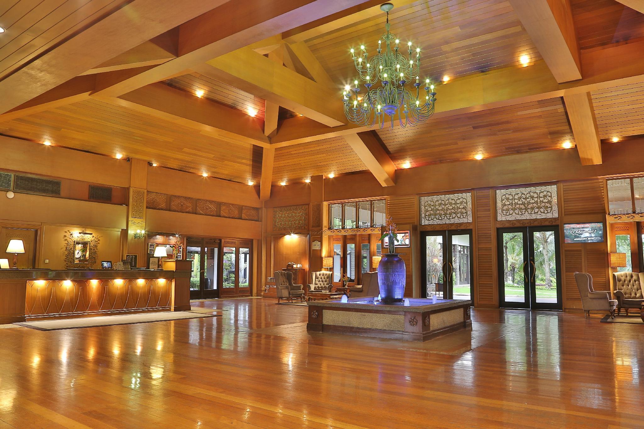 Cyberview Resort & Spa Cyberjaya Exterior foto The interior of the clubhouse at the St. Johns Country Club