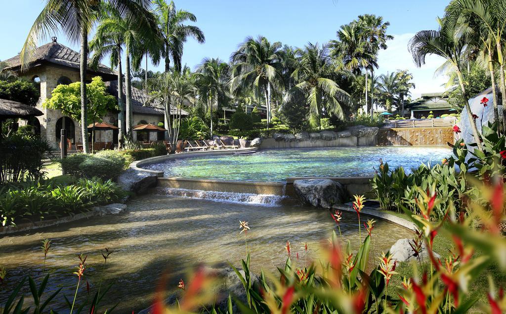 Cyberview Resort & Spa Cyberjaya Facilidades foto The pool at the Shangri-La Hotel, Manila